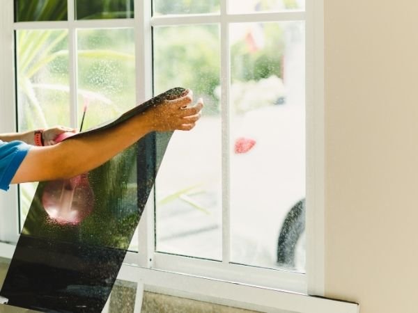 Aumente o isolamento solar com película fumê em Niterói